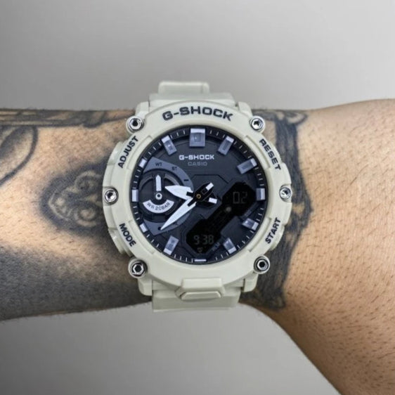 GSHOCK GA2200 - BEGE OU BRANCO