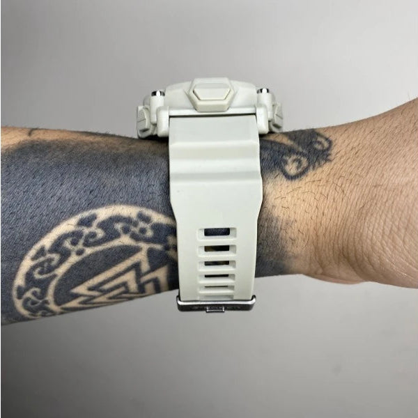 GSHOCK GA2200 - BEGE OU BRANCO